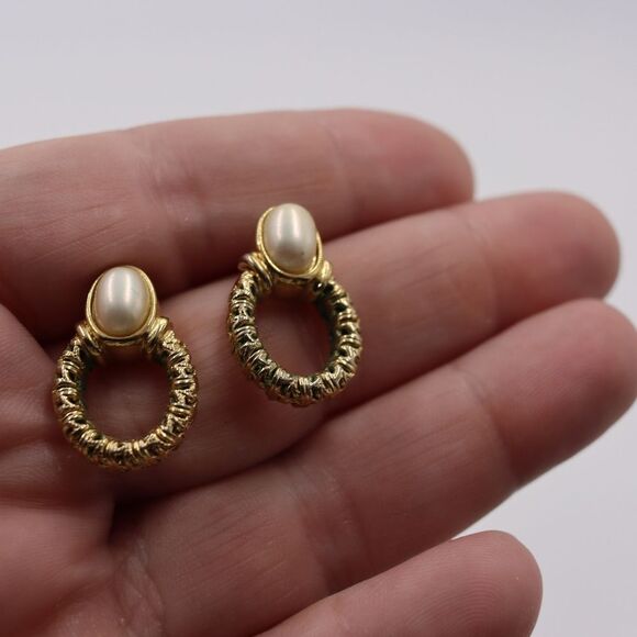 Trifari Vintage Oval Pearl Post Earrings | Oval Gold Tone Frame Costume Jewelry - Picture 9 of 9